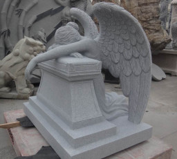 Weeping-Large-Angel-CG3 -angled view