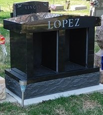 Park-Cemetery-Lopez-Front-without-niche-covers